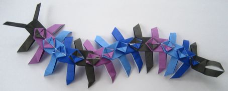 折り紙のムカデ